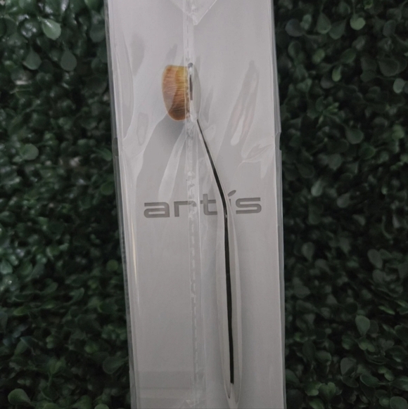 Sold!!!!Oval 4 Brush Artis Elite Collection- Mirror Finish - NIB sealed - Picture 2 of 3